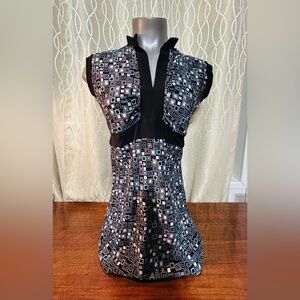 NWOT Sash Authentic Sleeveless Geometric Print Women’s Top in Black White Gold